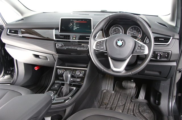 BMW2シリーズ220i グランツアラーラグジュアリー